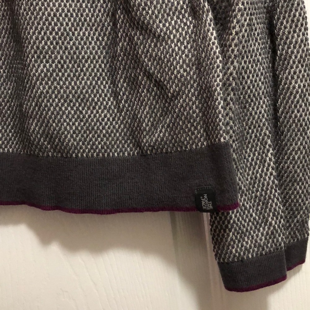 North Face Gray-White Pattern Sweater - image 5